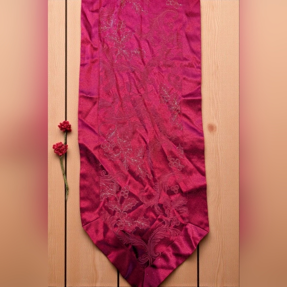 Elegant Red Sparkle Table Runner (EUC) - Picture 2 of 5